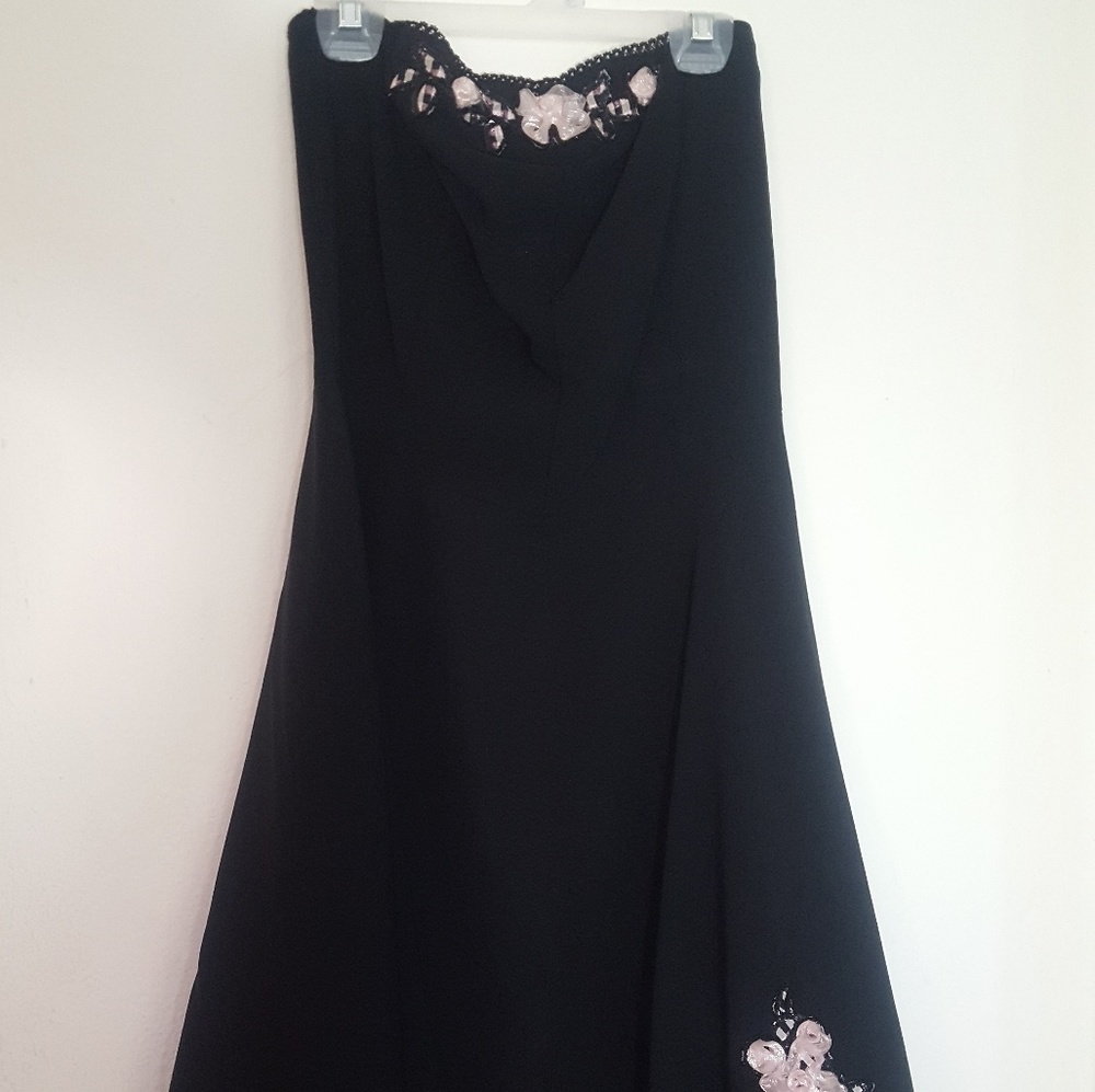 Black Upfront Strapless Midi dress